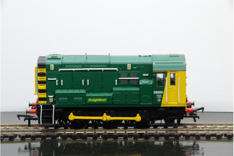 Class 08 Freightliner Shunter Bachmann 32-106 Class 08 Freightliner Shunter Bachmann 32-106