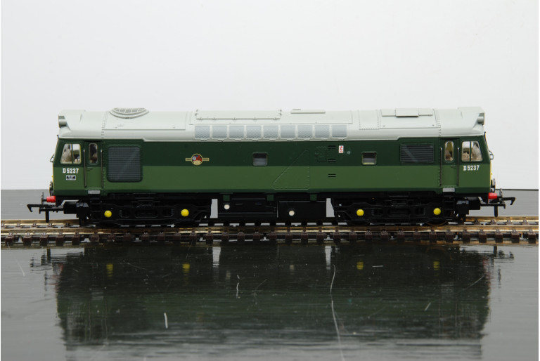 Class 25/2 DCC Fitted Diesel Loco 32-413
