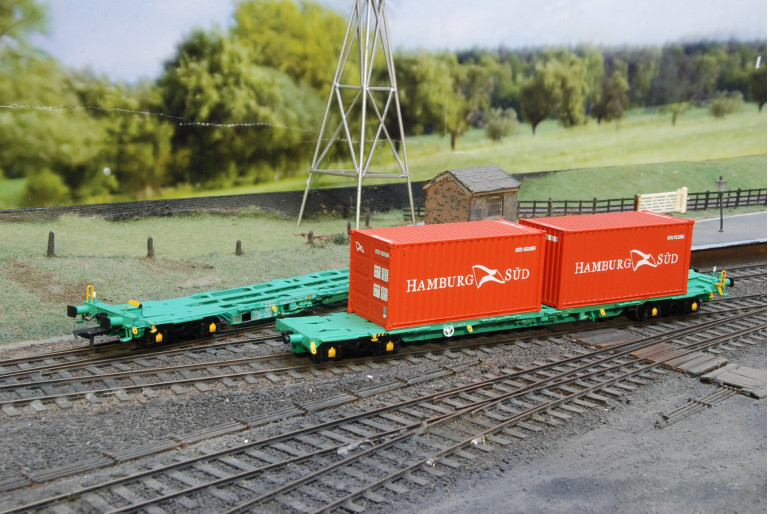 Pair of Intermodal Wagons & Hamburg Sud Containers