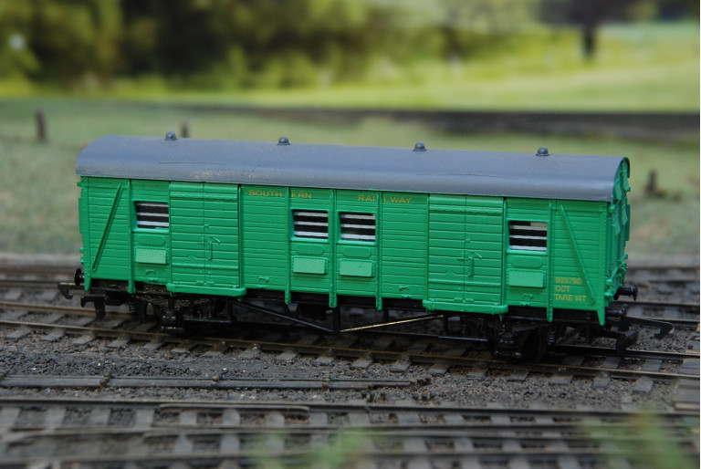 Dapol B341 CCT Utility Van in Southern Railway Green Dapol B341 CCT Utility Van in Southern Railway Green
