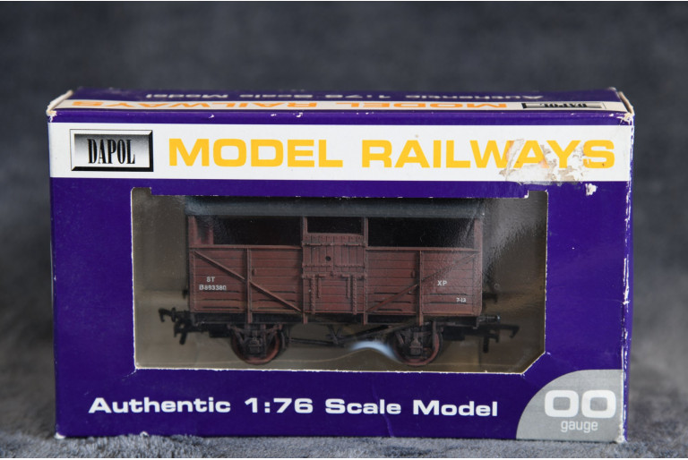 BR Cattle Wagon B893380 Dapol BR Cattle Wagon B893380 Dapol