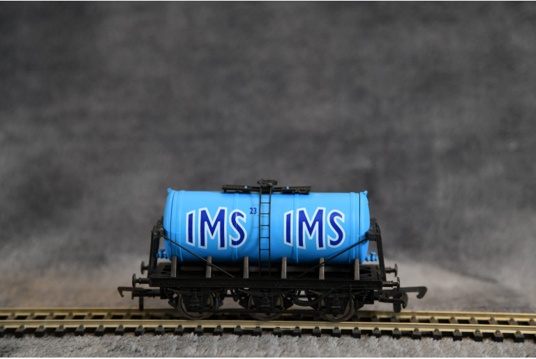 IMS 6 Wheel Milk Tank Wagon Dapol IMS 6 Wheel Milk Tank Wagon Dapol