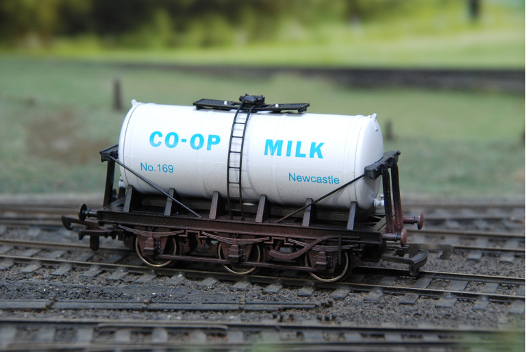 CO-OP 6 Wheel Tanker 169 Newcastle B654