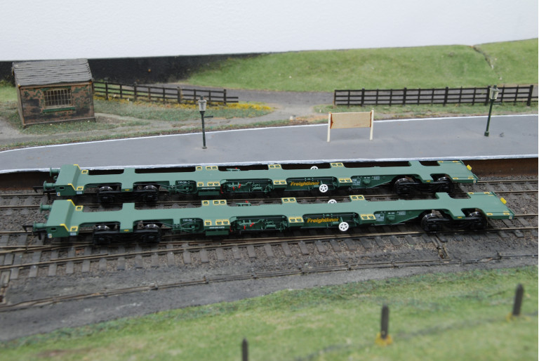 FEA Spine Wagon Freightliner Dapol B724E