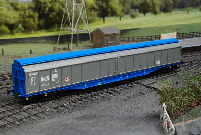 Heljan 5004 Cargo Waggon Silver Blue Heljan 5004 Cargo Waggon Silver Blue