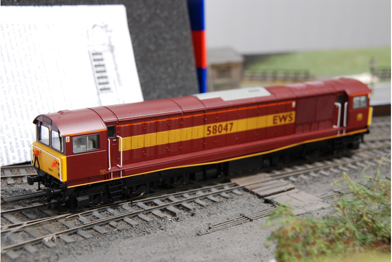 Heljan EWS 58047 Maroon Deisel Locomotive