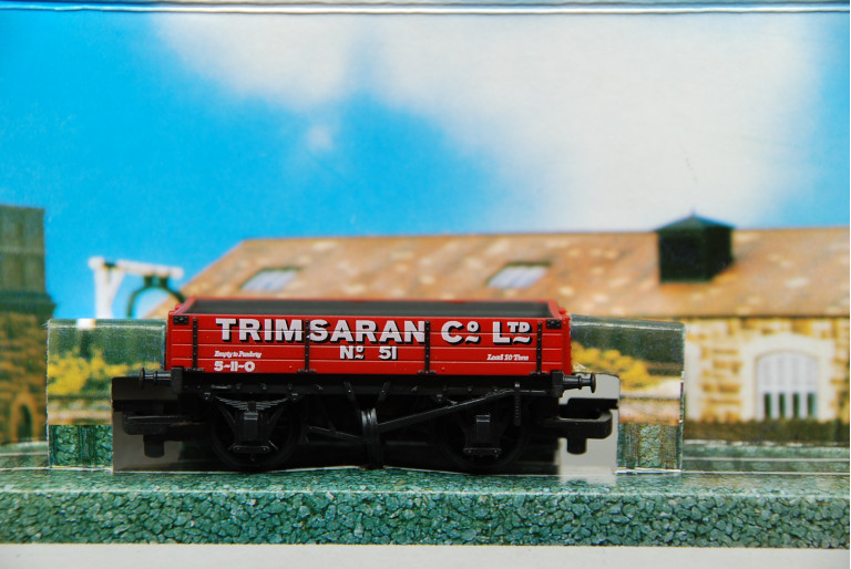 3 Plank Wagon Trimsaran Co Ltd - Hornby First 3 Plank Wagon Trimsaran Co Ltd - Hornby First