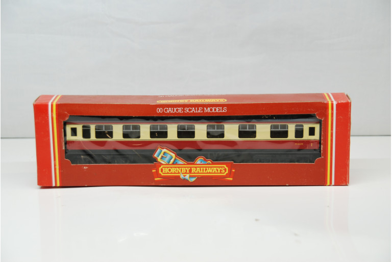 BR Composite Coach Crimson / Cream M4329
