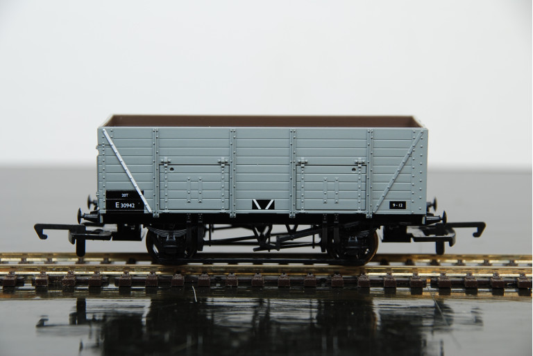 BR 9 Plank Mineral Wagon E30942 BR 9 Plank Mineral Wagon E30942
