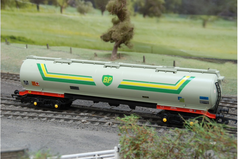 BP 100 Ton TEA Tanker Wagon Hornby R6246 BP 100 Ton TEA Tanker Wagon Hornby R6246