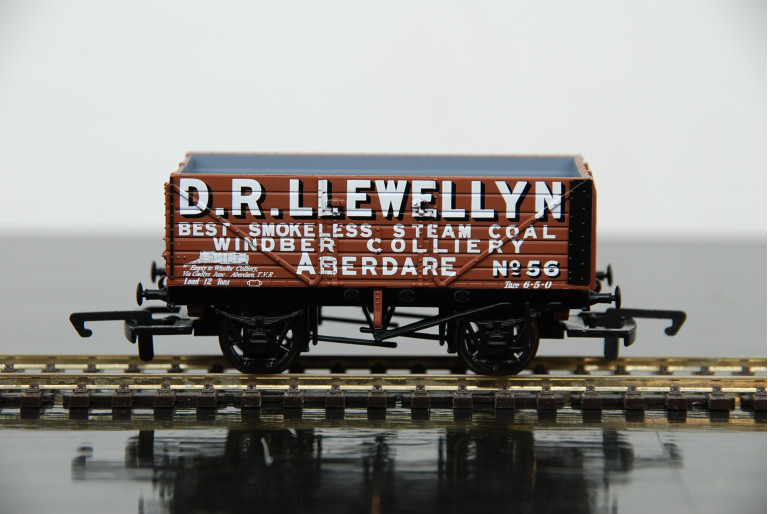 DR Llewellyn No 56 7 Plank Wagon