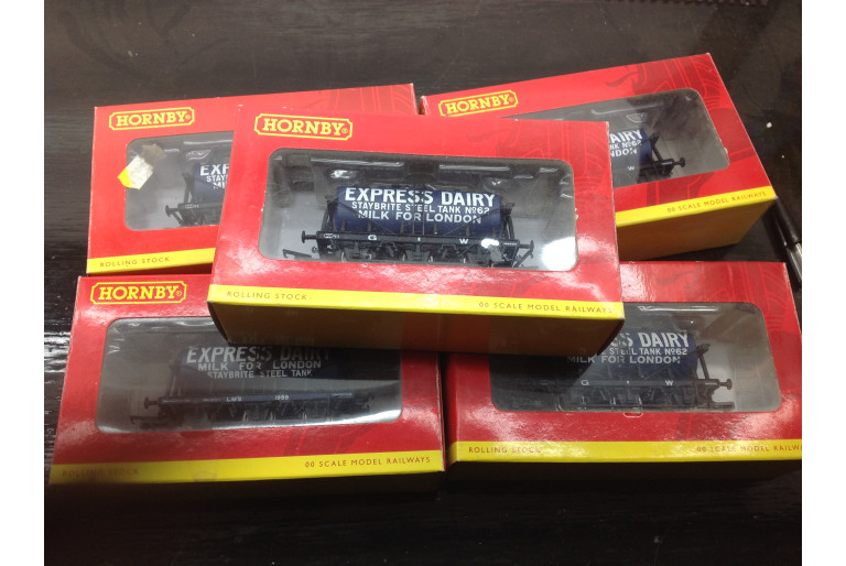 Hornby Express Dairy Milk Tank Wagon R6378 Hornby Express Dairy Milk Tank Wagon R6378
