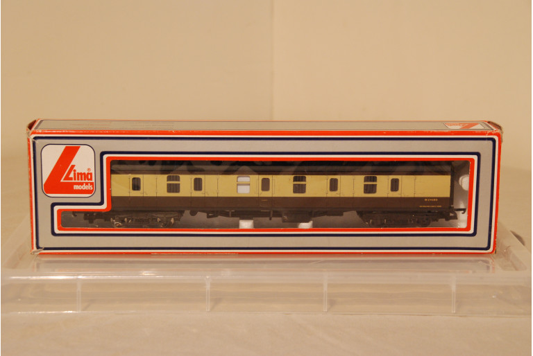 Guards Car Coach Choc & Cream W24680