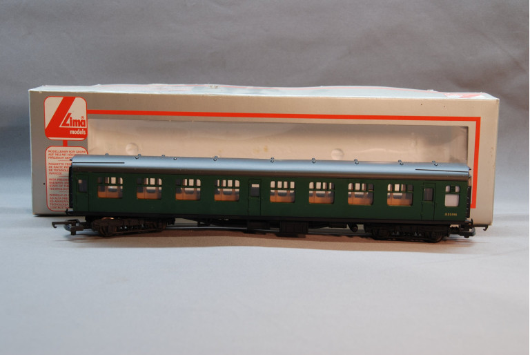 SR Green Passenger Coach S25916