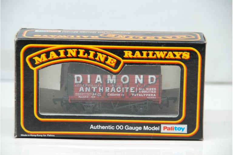 Diamond 7 Plank Wagon - Mainline