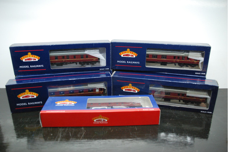 Bachmann Rake of 7 Maroon Coaches