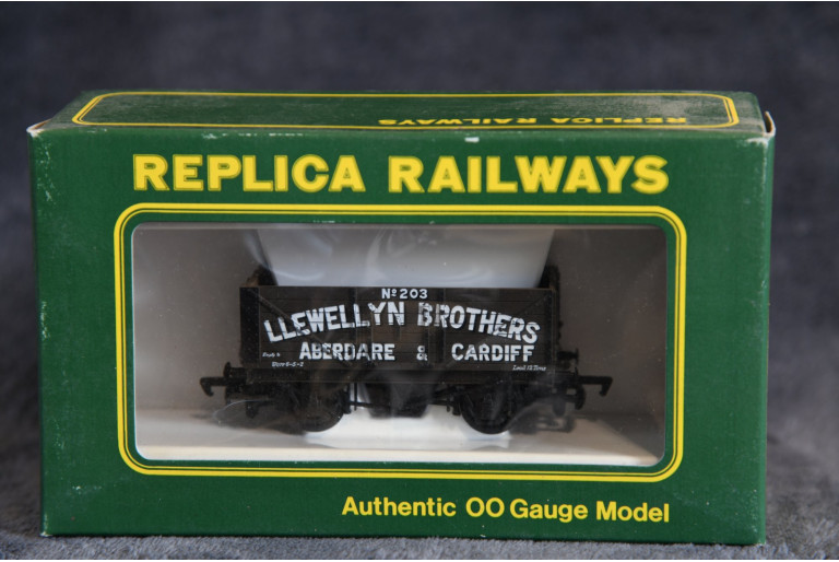 Llewellyn Brothers 7 Plank Wagon